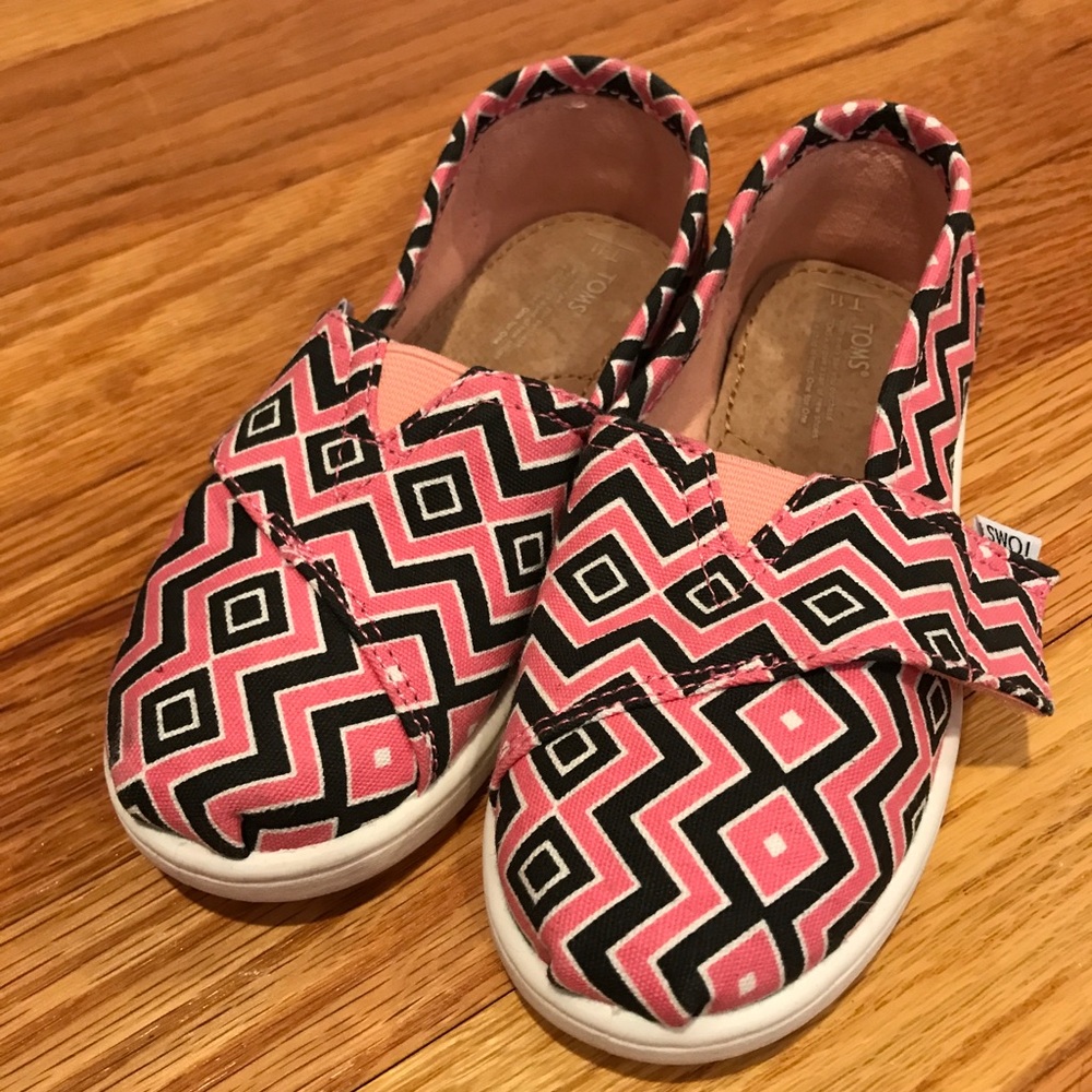 Little Girls Toms NWOT